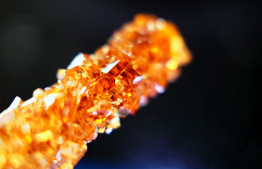 What is Amber and What Does Amber Smell Like? - Pura